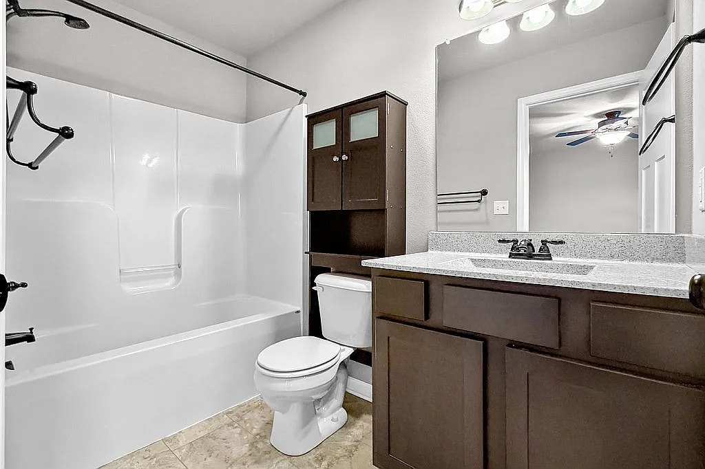 Building Photo - 205 SW 48th St