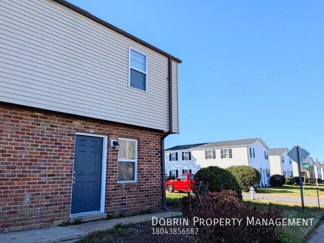 Building Photo - 1520 Fendall Ave