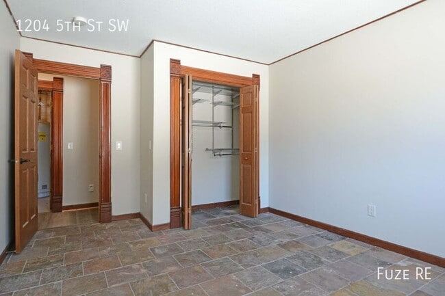 Building Photo - 1204 5th St SW