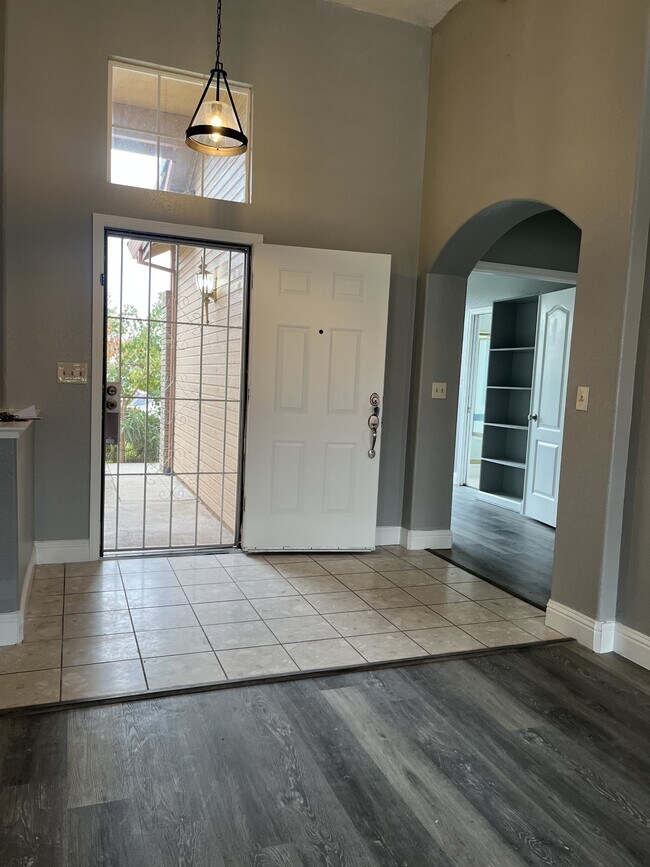 Building Photo - 2021 Nand Dr