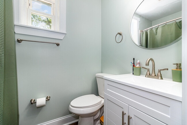 Building Photo - 8 Carneal St