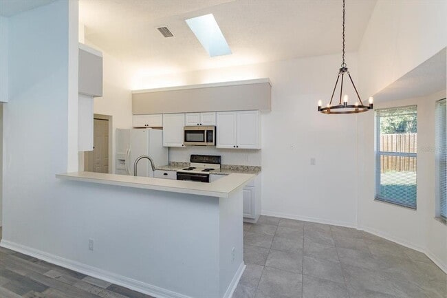 Building Photo - 5955 Kenlyn Ct