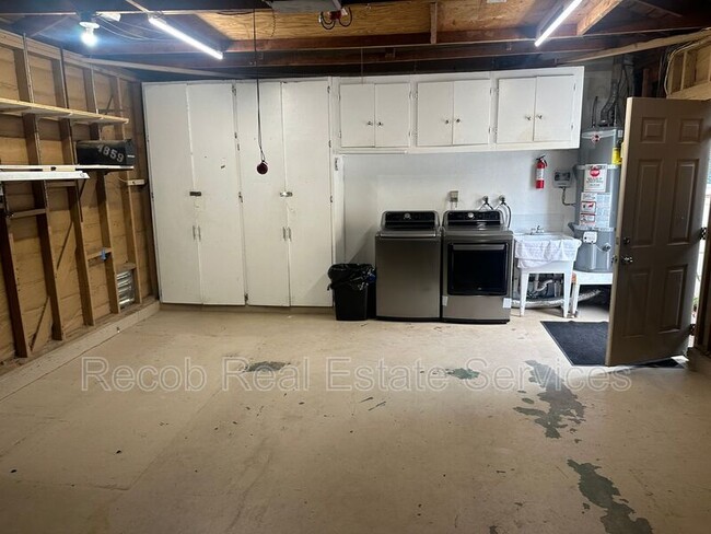 Building Photo - 4859 Campanile Dr