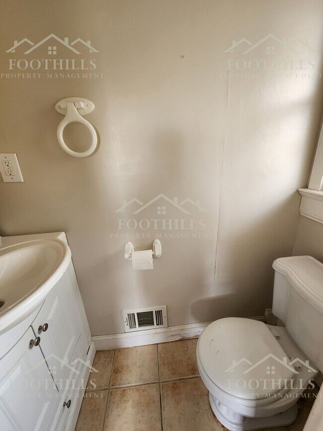 Building Photo - 2013 Boul Hts