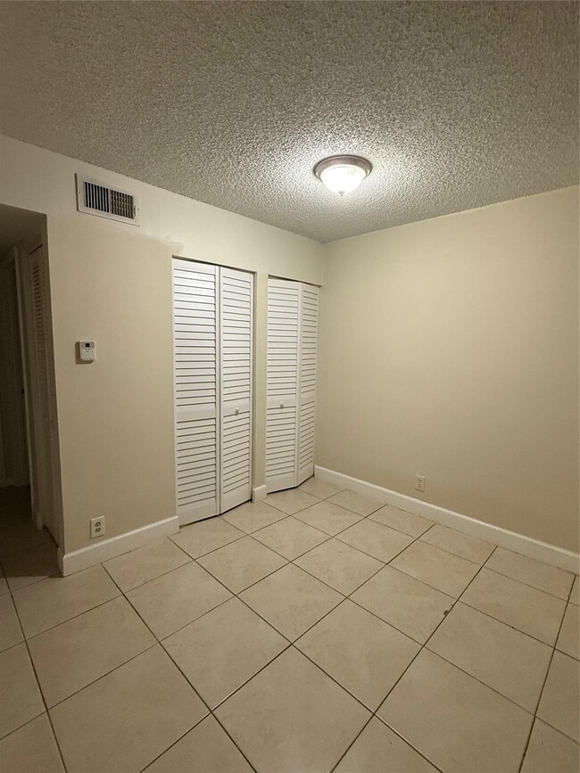 Building Photo - 10773 Cleary Blvd