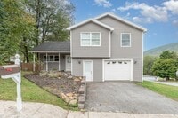 Building Photo - Spacious 3 bedroom Split level