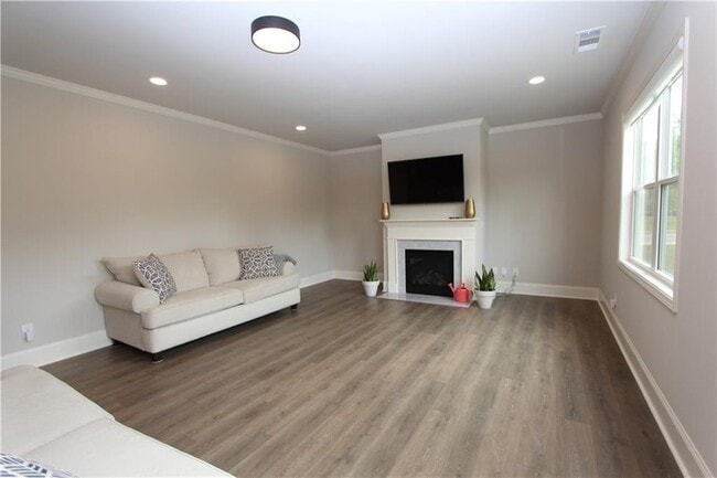 Building Photo - 6870 Rambling