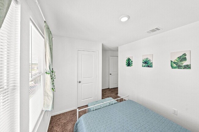 Building Photo - Where Modern Style, Cozy Living, and Effortless Comfort Come Together Perfectly