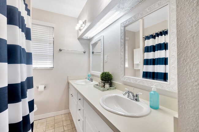 Building Photo - 1679 Tampa Rd