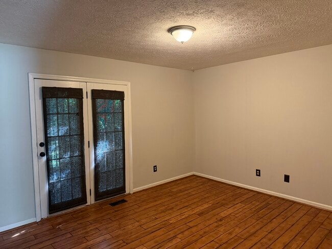 Building Photo - 149 Luna Ln