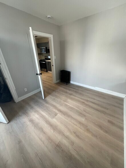 Building Photo - 456 Norwood St