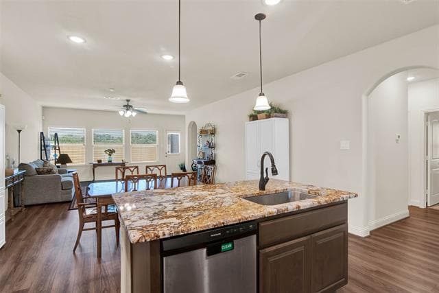 Building Photo - 7839 Ashwood Dr