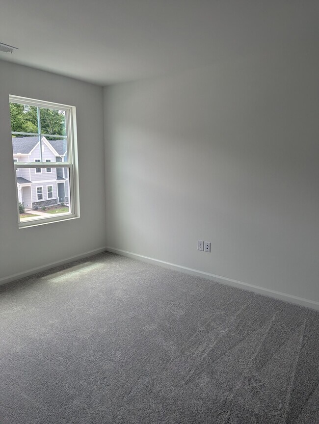 Building Photo - 677 Mirkwood Ave