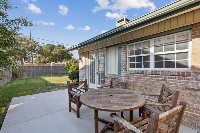 Building Photo - 3324 Claymore Dr