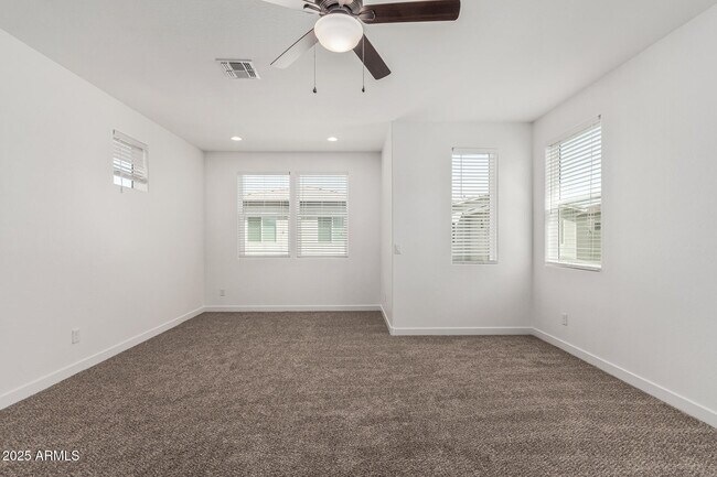 Building Photo - 7138 W Kent Dr