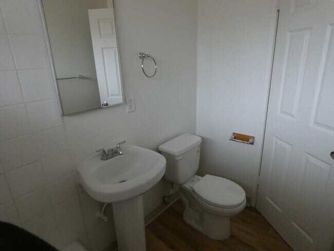 Building Photo - Light and Bright Upstairs One Bedroom Apar...
