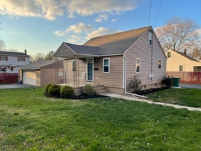 Building Photo - 2425 E Ave