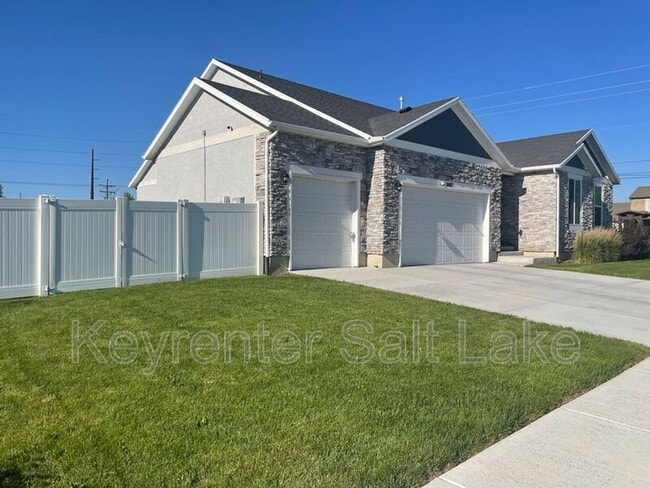 Building Photo - 2687 Constance Way