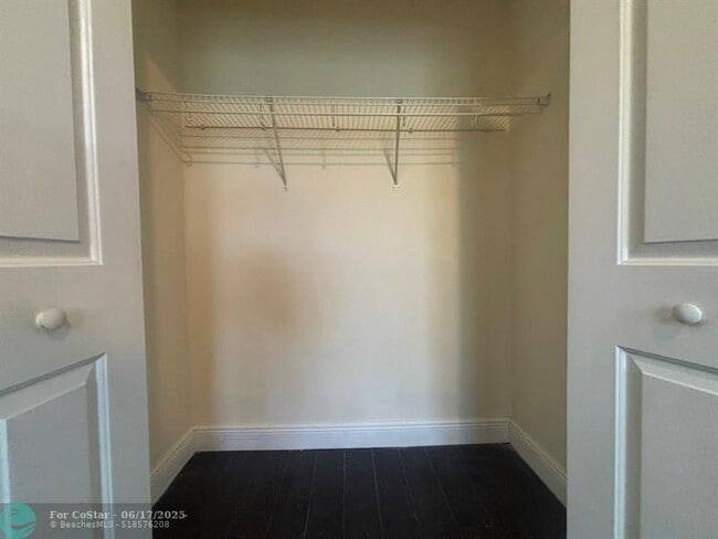 Building Photo - 3118 Coral Ridge Dr
