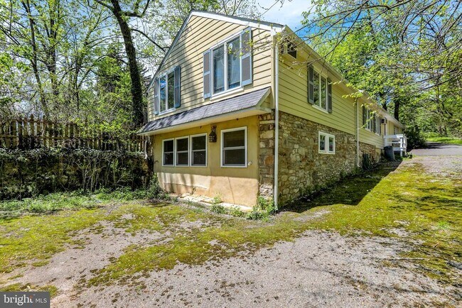 Building Photo - 5496 York Rd.