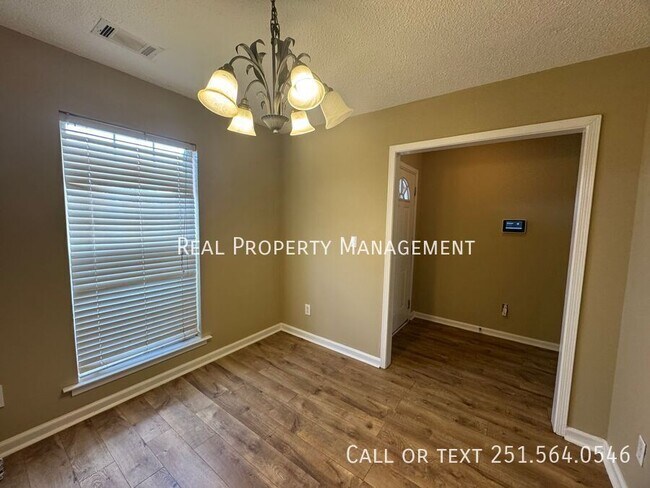 Building Photo - 2654 Jan Dr