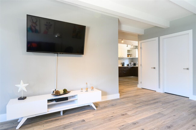 Building Photo - 1020 N Victoria Park Rd