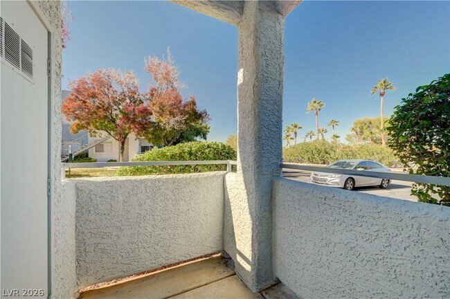 Building Photo - 2201 Ramsgate Dr