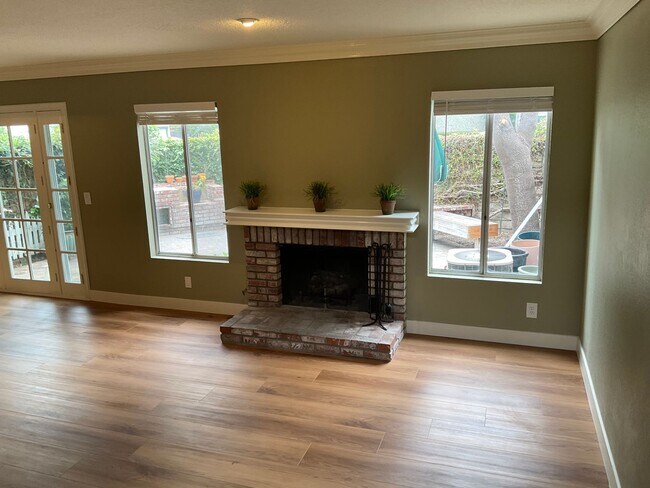Building Photo - FOR LEASE 3 BEDROOM 2.5 BATH 2 Story Condo...