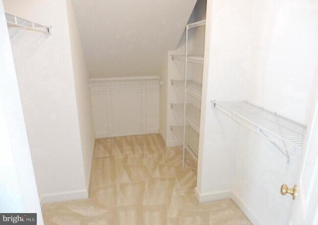 Building Photo - 4807 River Creek Terrace