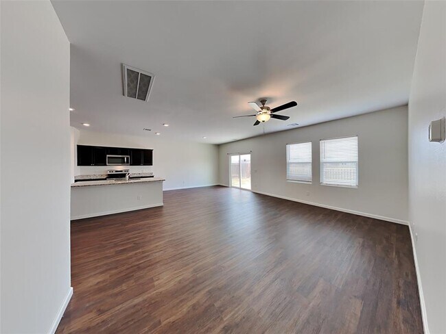 Building Photo - 5023 Highland Crest Dr