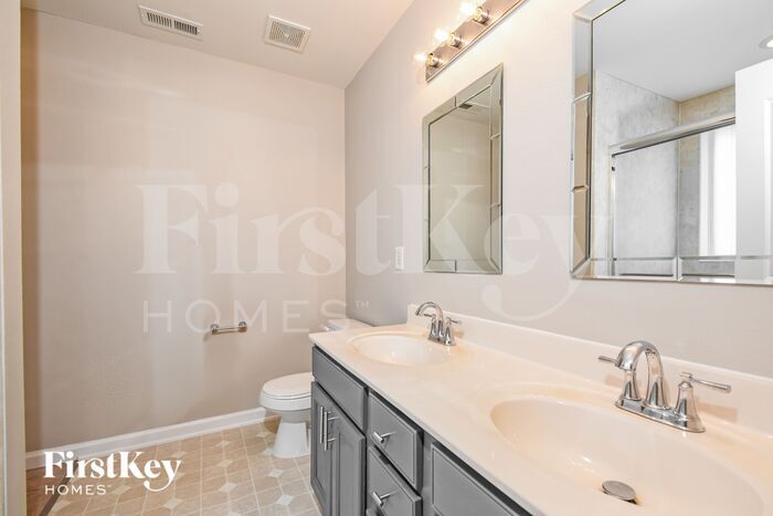 Building Photo - 2486 Ingleside Dr