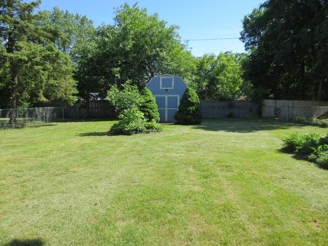 Building Photo - 522 E Atherton Rd