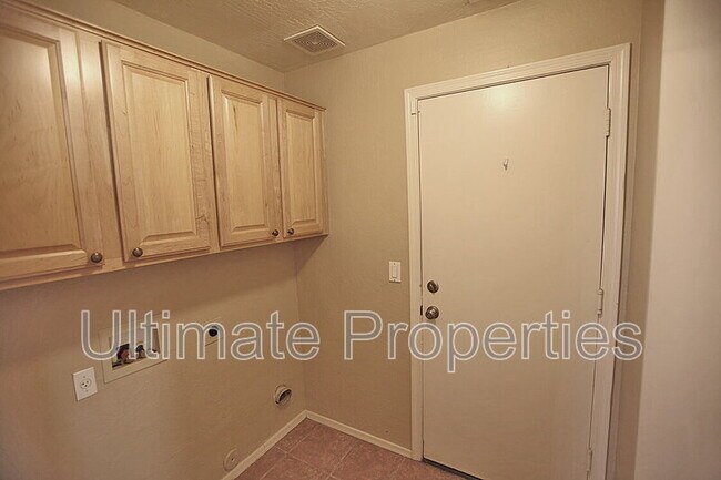 Building Photo - 13602 W Desert Flower Dr