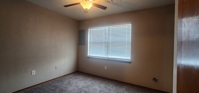 Building Photo - 907 NE Tortoise Dr