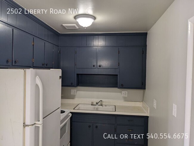 Building Photo - Updated 1 Bedroom Apartment (Under Complet...