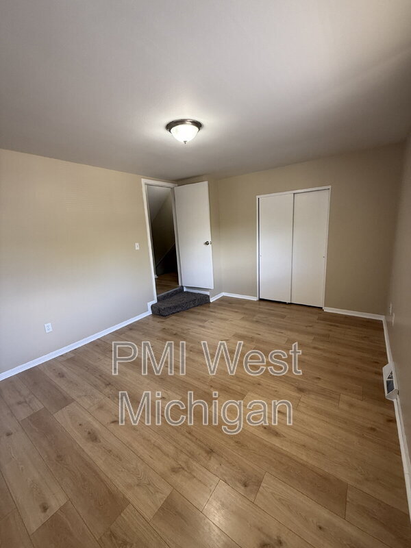 Building Photo - 6051 In the Pines Dr SE