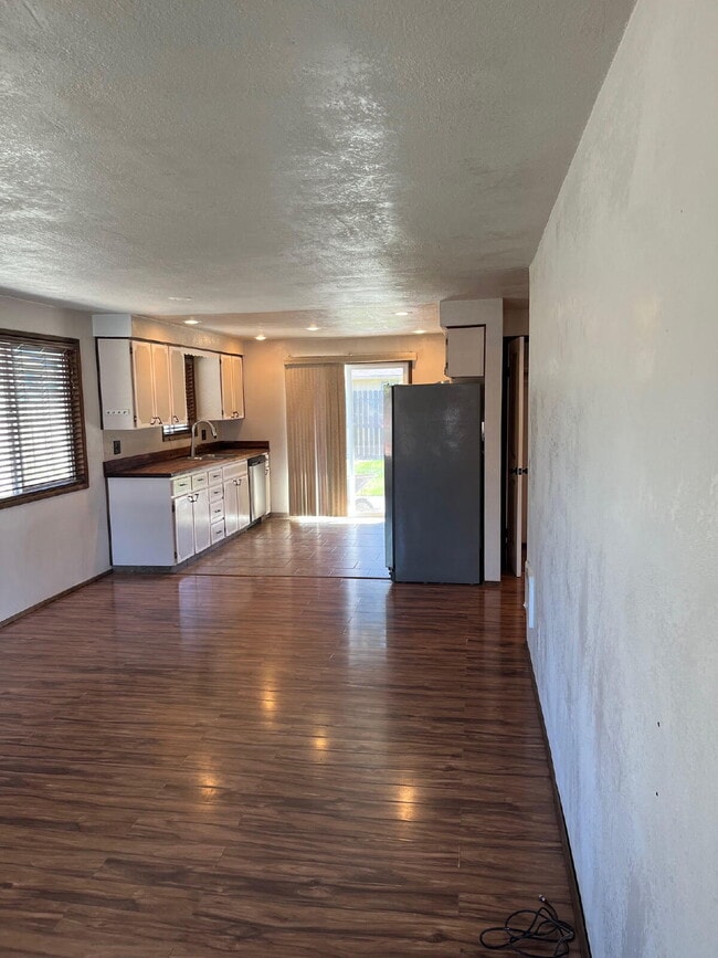 Building Photo - Charming 2-Bedroom Duplex in McMinnville