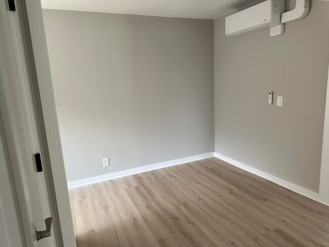 Building Photo - 137 N Center St