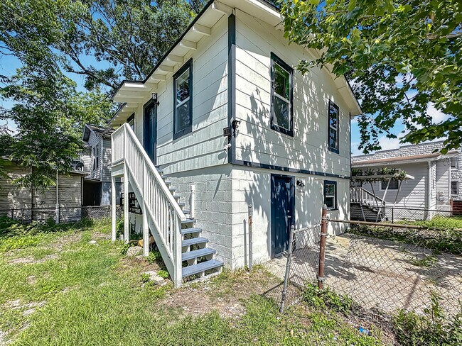 Building Photo - 1507 Union St W