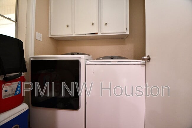 Building Photo - 3410 Plum Brook Ln