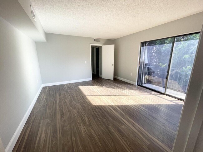 Building Photo - 1011 10th Ct