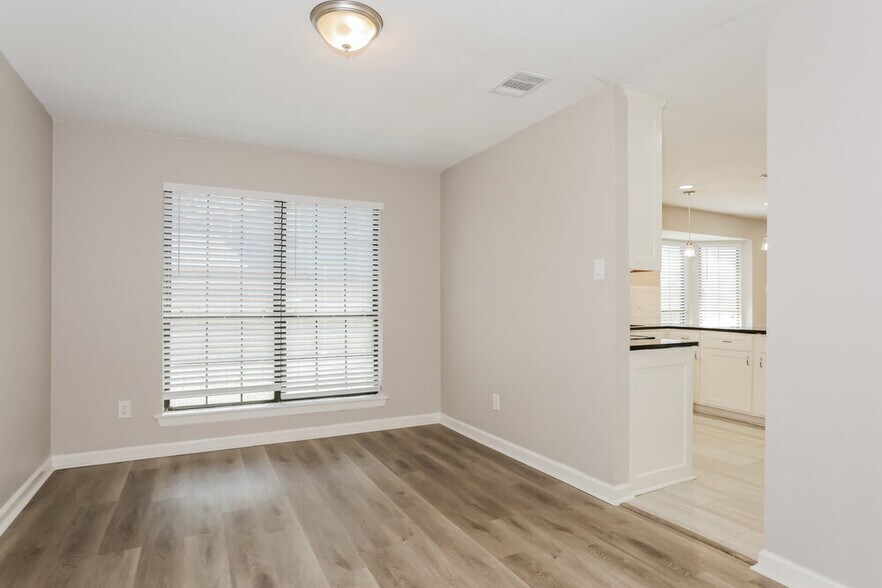 Building Photo - 5911 Rocky Point Dr
