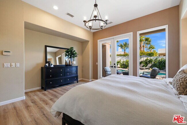 Building Photo - 4 Cartier Ct