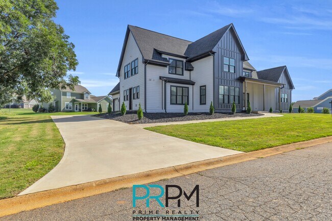 Building Photo - 938 Benchmark Dr