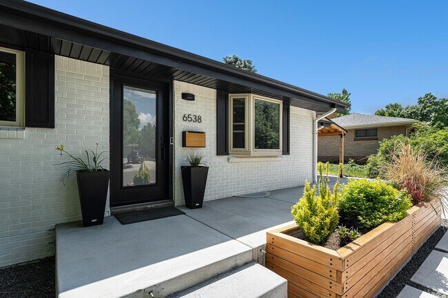 Building Photo - $500 OFF RENT!!!! STUNNING 5BD/3BA Home in...