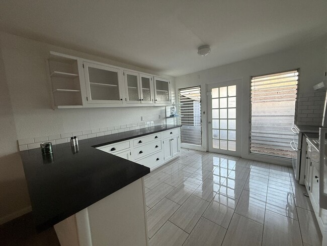 Building Photo - For Rent – 2 Bedroom, 1 Bathroom with Deta...