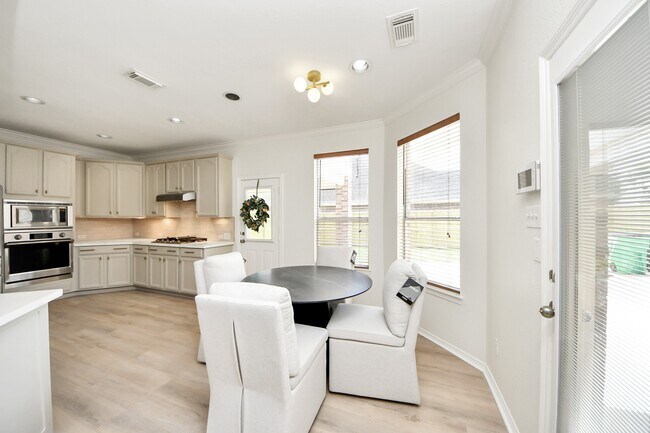 Building Photo - 527 Little River Ct