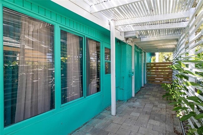 Building Photo - 8825 Oak St