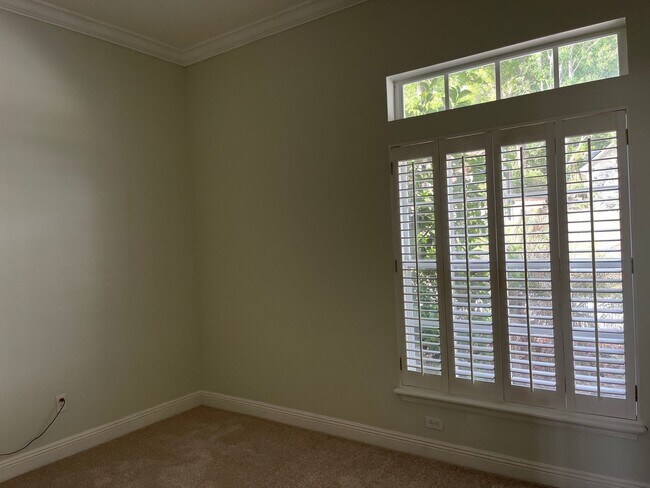 Building Photo - 2054 Sawgrass Dr