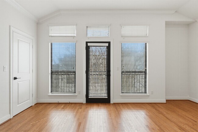 Building Photo - 6130 Hamman St